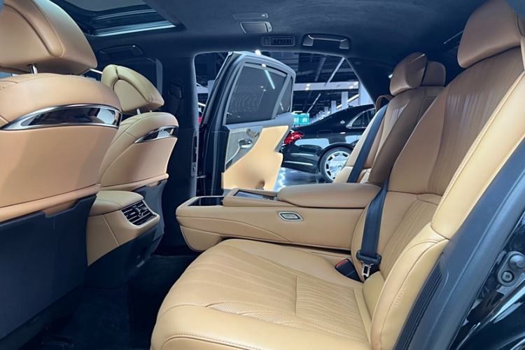 Used Lexus LS 2021 500h Luxury Edition Interior 8