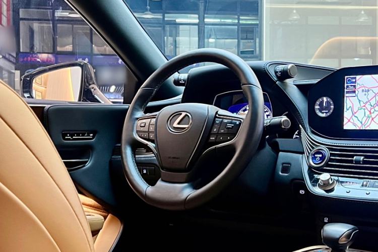 Used Lexus LS 2021 500h Excellence Edition Interior 9