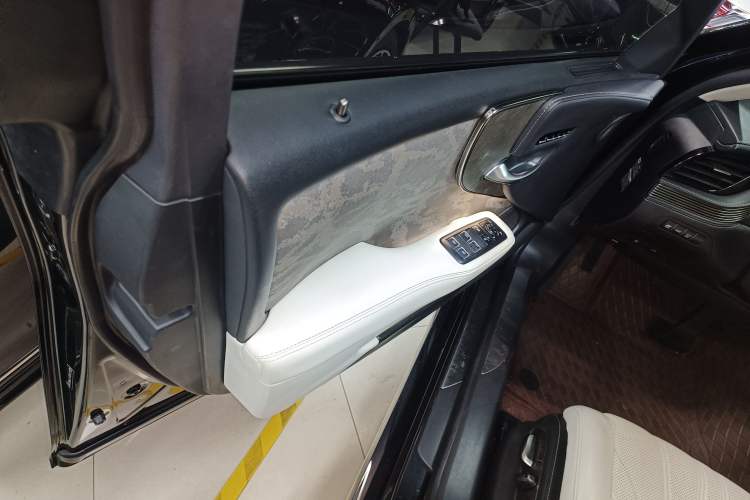 Used Lexus LS 2021 500h Executive Edition Left Front Door Interior