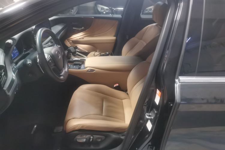 Used Lexus LS 2021 500h Excellence Edition Left Front Seat