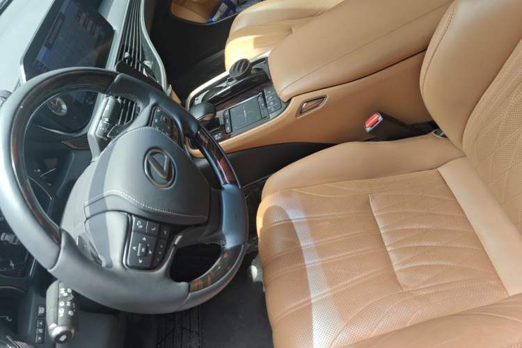 Used Lexus LS 2021 500h Luxury Edition Left Front Seat