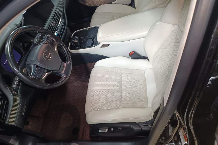 Used Lexus LS 2021 500h Executive Edition Left Front Seat
