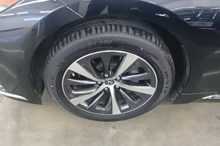 Used Lexus LS 2021 500h Excellence Edition Left Front Wheel Hub