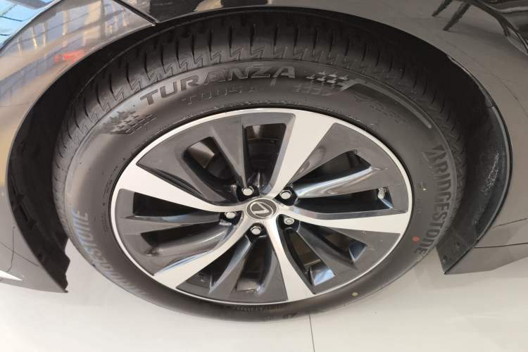 Used Lexus LS 2021 500h Excellence Edition Left Front Wheel Hub