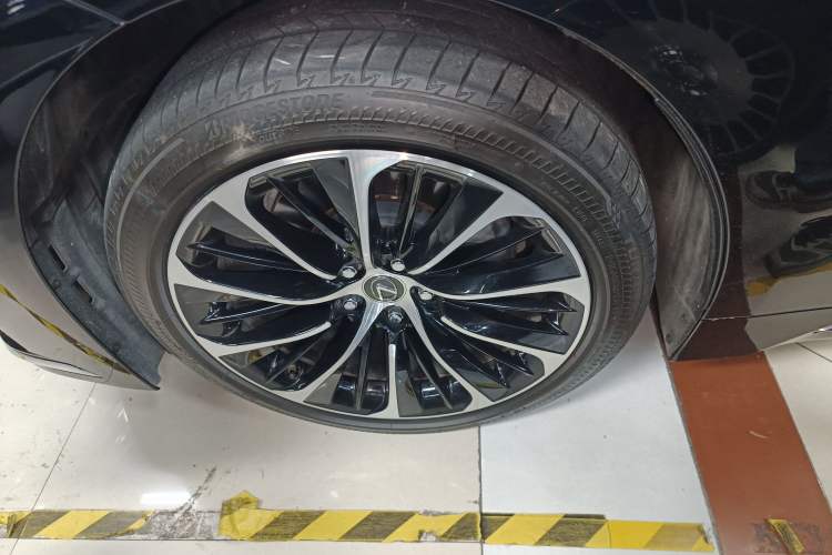 Used Lexus LS 2021 500h Executive Edition Left Front Wheel Hub