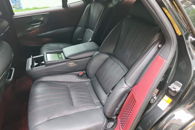 Used Lexus LS 2021 500h Executive Edition Left Rear Seat