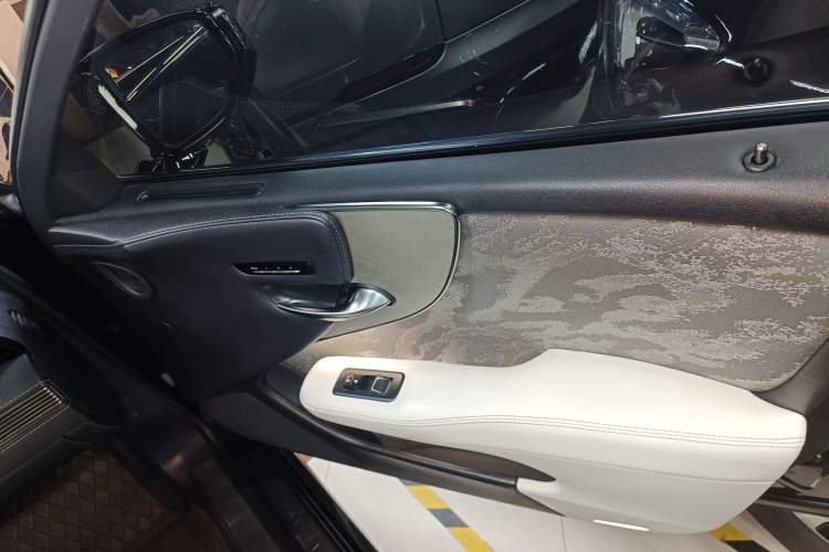 Used Lexus LS 2021 500h Executive Edition Right Front Door Interior