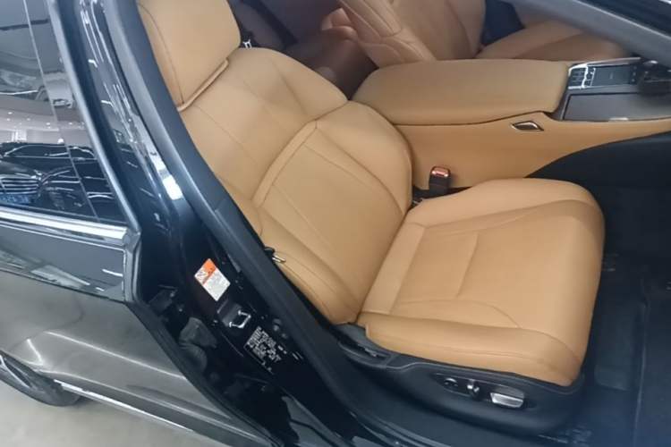 Used Lexus LS 2021 500h Excellence Edition Right Front Seat