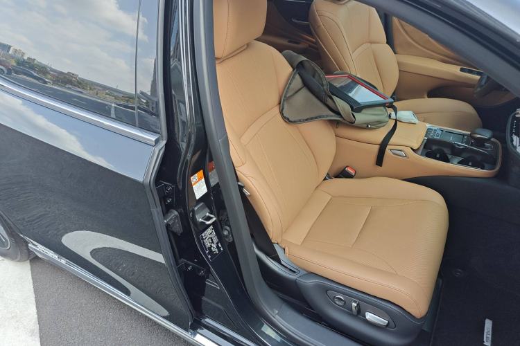 Used Lexus LS 2021 500h Excellence Edition Right Front Seat