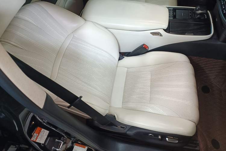 Used Lexus LS 2021 500h Executive Edition Right Front Seat