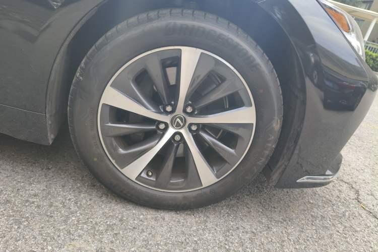 Used Lexus LS 2021 500h Excellence Edition Right Front Wheel Hub