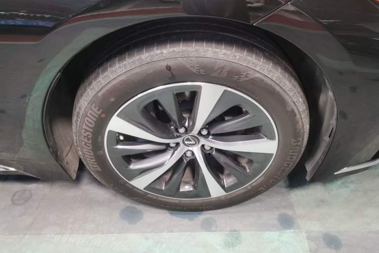 Used Lexus LS 2021 500h Excellence Edition Right Front Wheel Hub