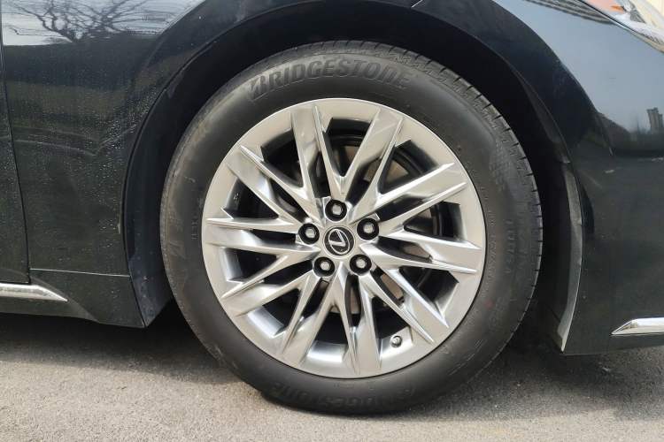 Used Lexus LS 2021 500h Luxury Edition Right Front Wheel Hub