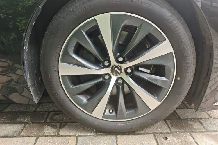 Used Lexus LS 2021 500h Excellence Edition Right Front Wheel Hub