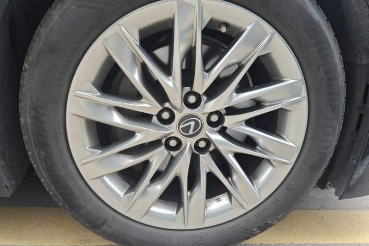 Used Lexus LS 2021 500h Luxury Edition Right Front Wheel Hub
