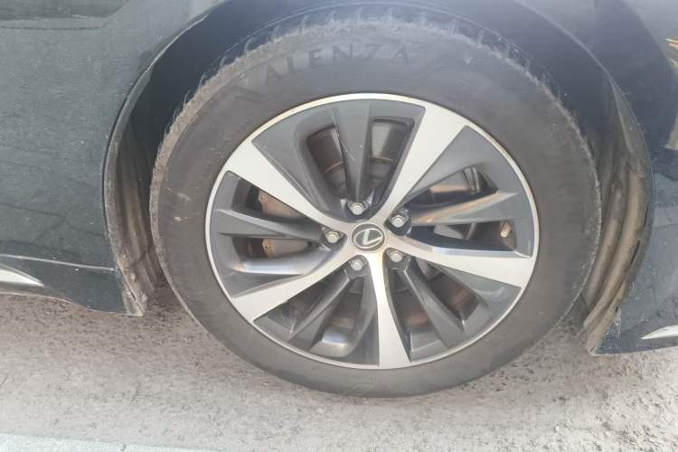 Used Lexus LS 2021 500h Excellence Edition Right Front Wheel Hub