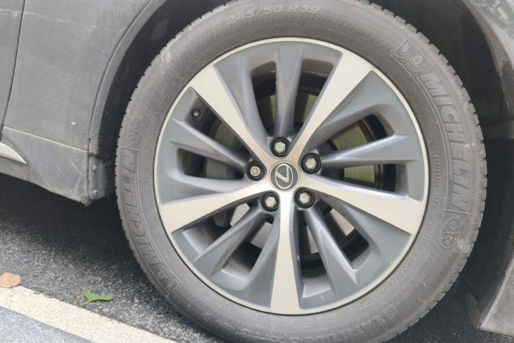 Used Lexus LS 2021 500h Excellence Edition Right Front Wheel Hub