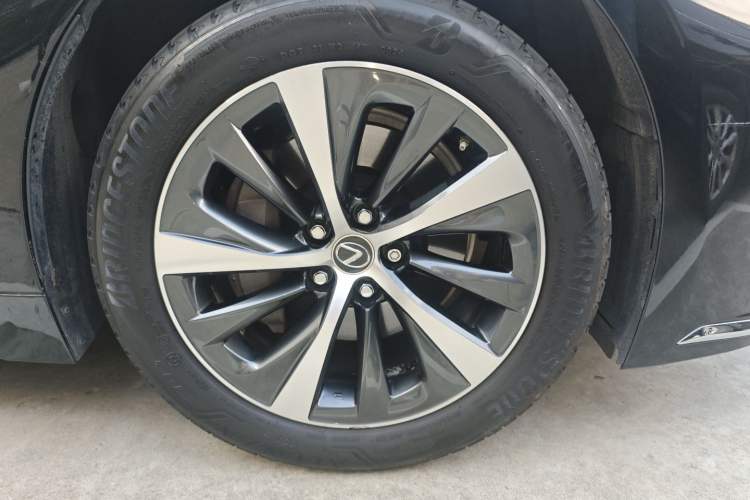Used Lexus LS 2021 500h Excellence Edition Right Front Wheel Hub