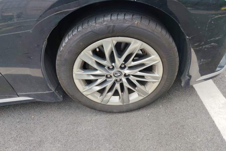 Used Lexus LS 2021 500h Luxury Edition Right Front Wheel Hub