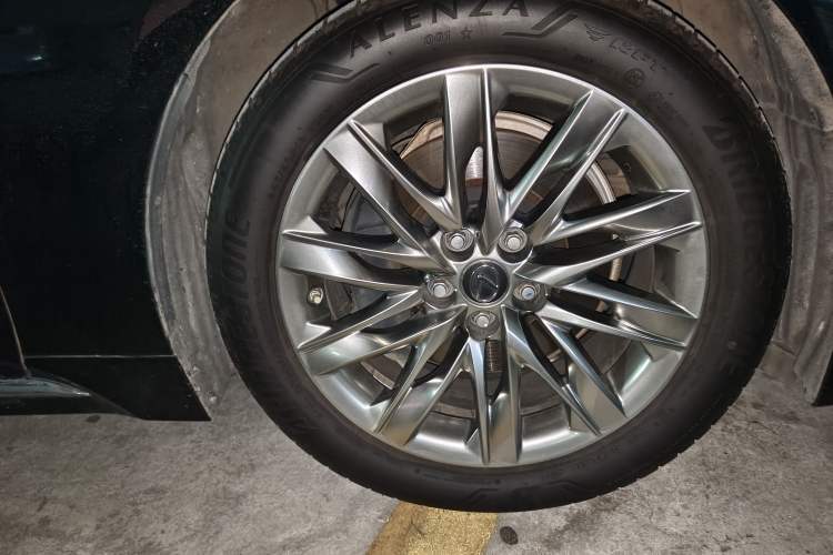 Used Lexus LS 2021 500h Luxury Edition Right Front Wheel Hub
