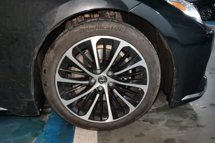 Used Lexus LS 2021 500h Executive Edition Right Front Wheel Hub