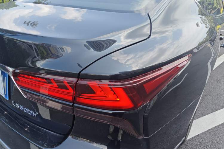 Used Lexus LS 2021 500h Excellence Edition Right Rear Taillight
