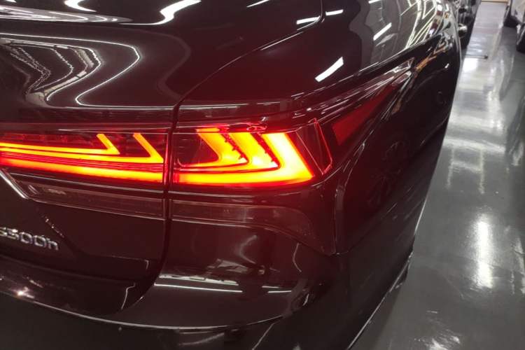 Used Lexus LS 2021 500h Zhenyue Edition Right Rear Taillight