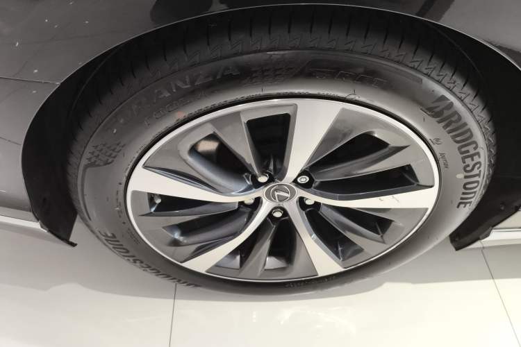 Used Lexus LS 2021 500h Excellence Edition Right Rear Wheel Hub