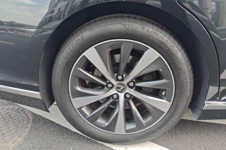 Used Lexus LS 2021 500h Excellence Edition Right Rear Wheel Hub