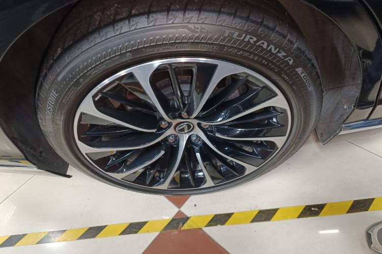Used Lexus LS 2021 500h Executive Edition Right Rear Wheel Hub