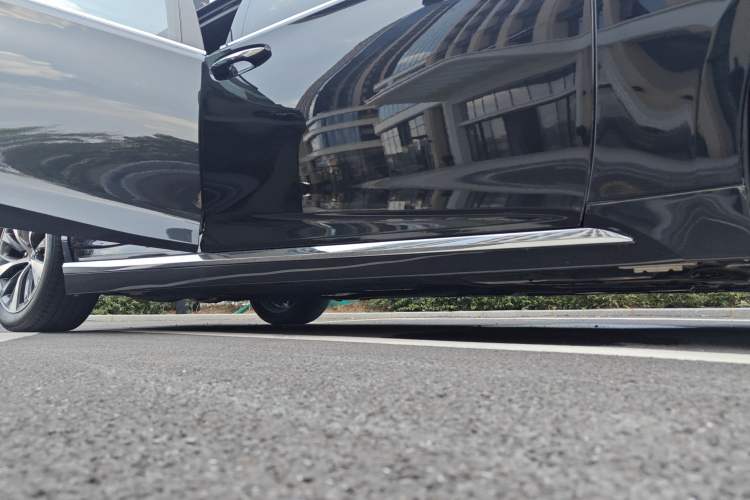 Used Lexus LS 2021 500h Excellence Edition Right Side Sill
