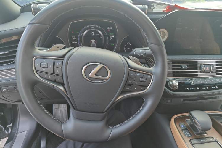 Used Lexus LS 2021 500h Excellence Edition Steering Wheel