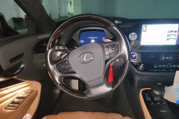 Used Lexus LS 2021 500h Luxury Edition Steering Wheel