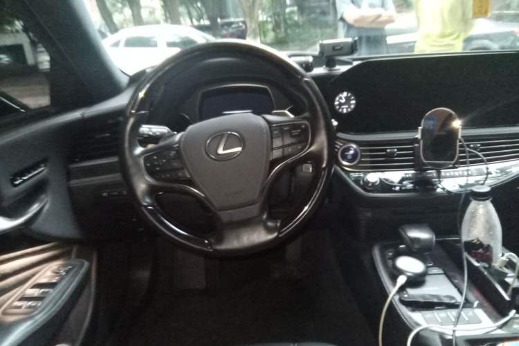 Used Lexus LS 2021 500h Luxury Edition Steering Wheel