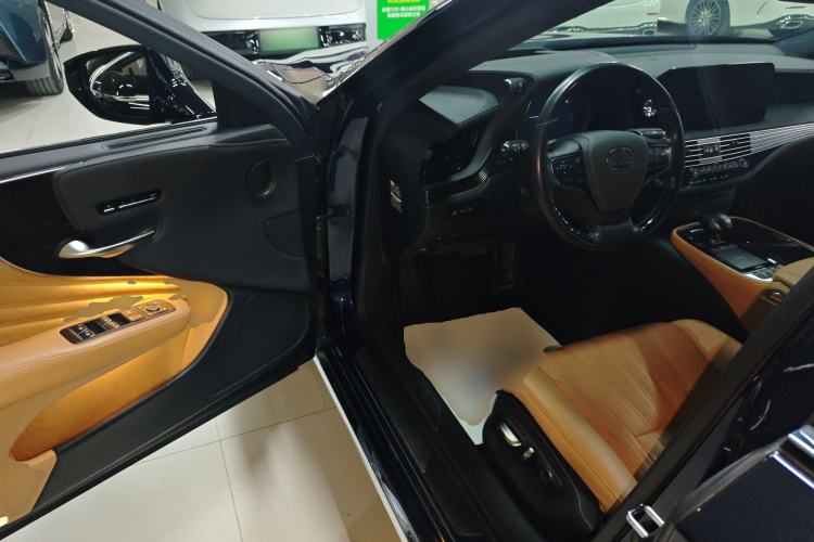 Used Lexus LS 2021 500h Luxury Edition Driver Seat
