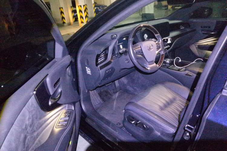 Used Lexus LS 2021 500h Luxury Edition Driver Seat