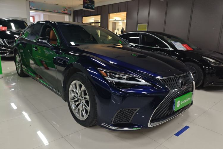 Used Lexus LS 2021 500h Luxury Edition Front Right 45 Deg