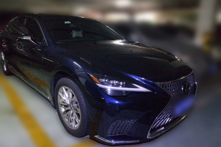 Used Lexus LS 2021 500h Luxury Edition Front Right 45 Deg