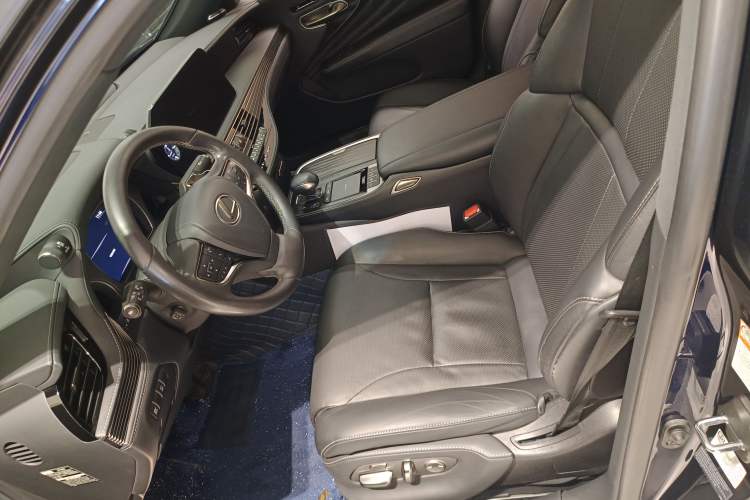 Used Lexus LS 2021 500h Excellence Edition Left Front Seat