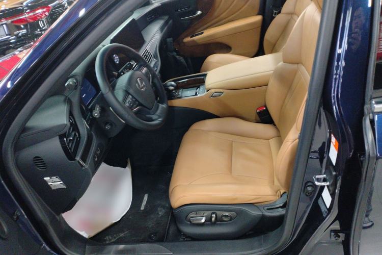 Used Lexus LS 2021 500h Excellence Edition Left Front Seat