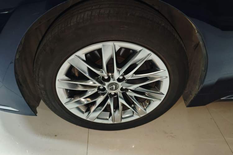 Used Lexus LS 2021 500h Luxury Edition Left Front Wheel Hub