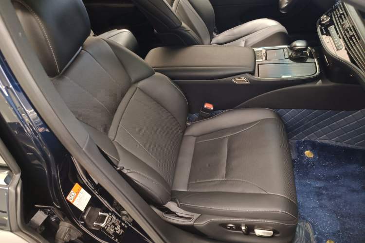 Used Lexus LS 2021 500h Excellence Edition Right Front Seat
