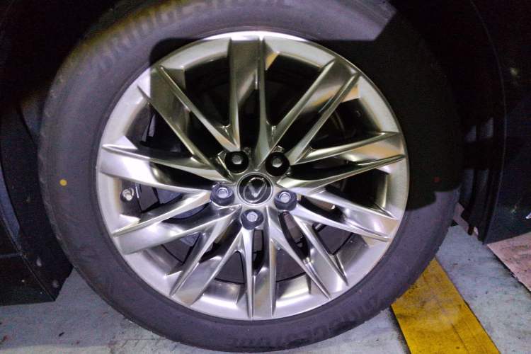 Used Lexus LS 2021 500h Luxury Edition Right Front Wheel Hub