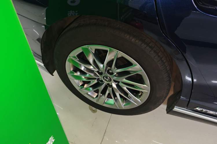 Used Lexus LS 2021 500h Luxury Edition Right Rear Wheel Hub