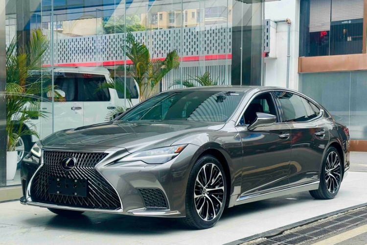 Used Lexus LS 2021 500h Executive Edition Exterior 2