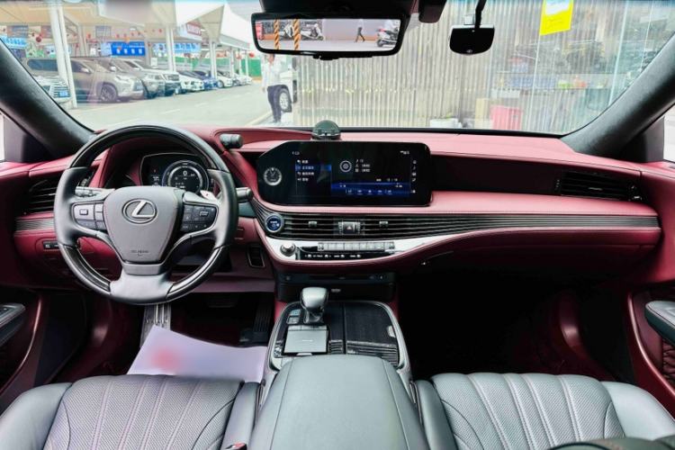 Used Lexus LS 2021 500h Executive Edition Interior 1