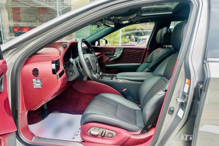 Used Lexus LS 2021 500h Executive Edition Interior 2