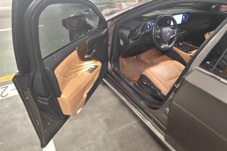 Used Lexus LS 2021 500h Excellence Edition Interior 3