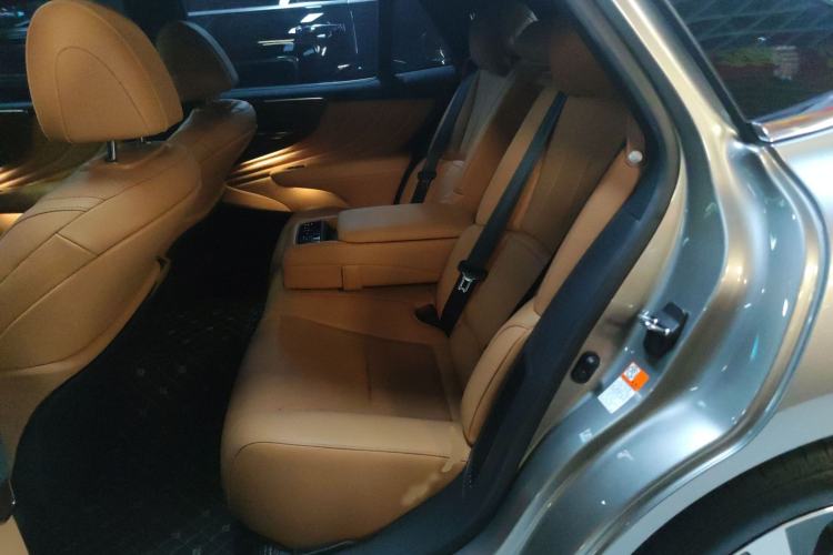 Used Lexus LS 2021 500h Excellence Edition Interior 4