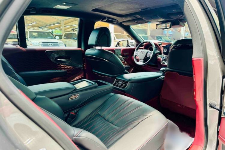 Used Lexus LS 2021 500h Executive Edition Interior 5